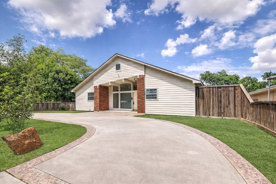 Photo 2 of 6946 Cole Creek Drive, Houston, TX