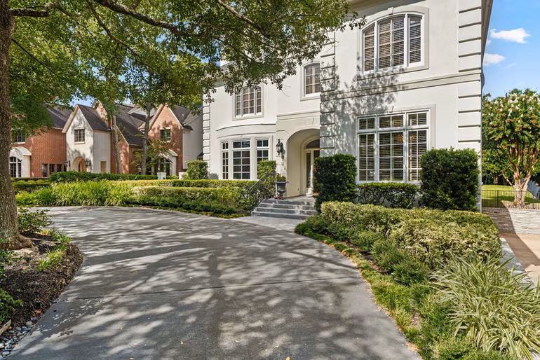 Photo 2 of 914 Huntington Cove, Houston, TX