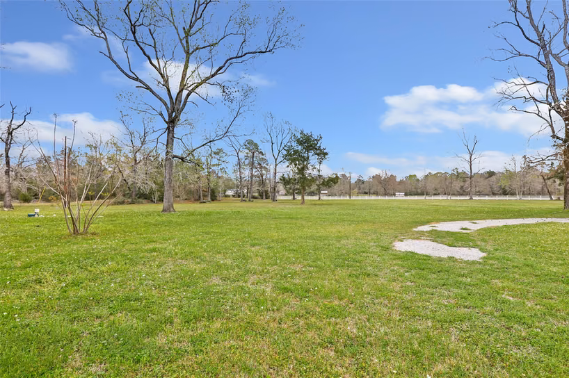 Photo of 17659 E Fm 1097 Road, Willis, TX 77378