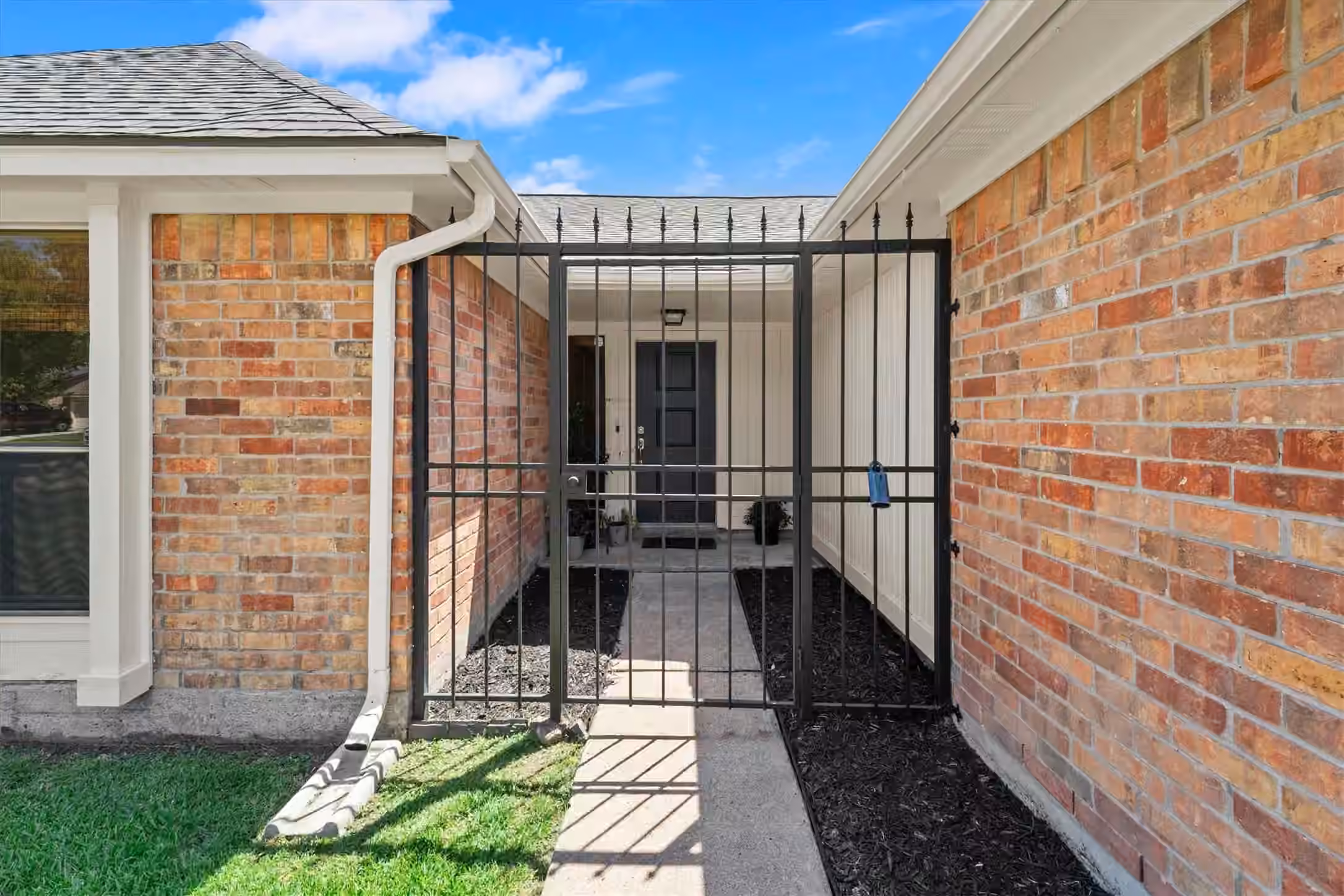 Photo 5 of 14219 Swanfield Drive, Houston, TX