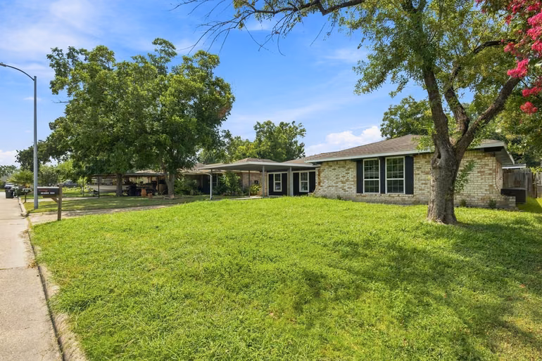 Photo 5 of 6418 Silver Chalice Drive, Houston, TX