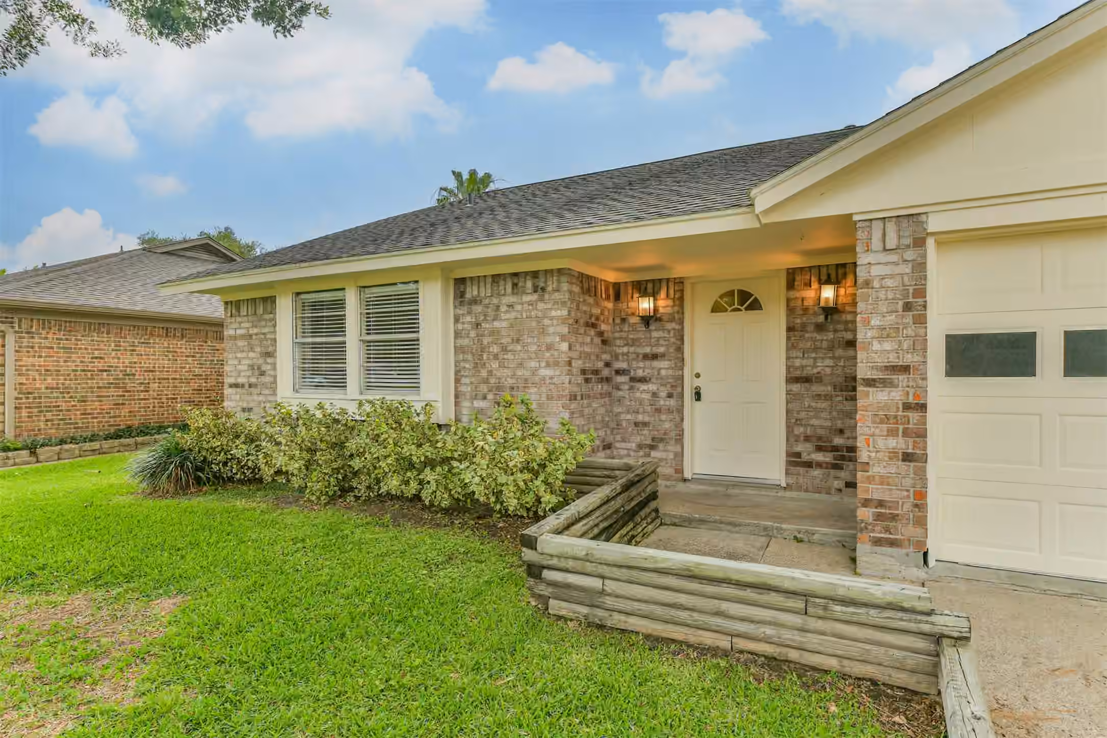 Photo 3 of 2230 E Clare Street, Deer Park, TX