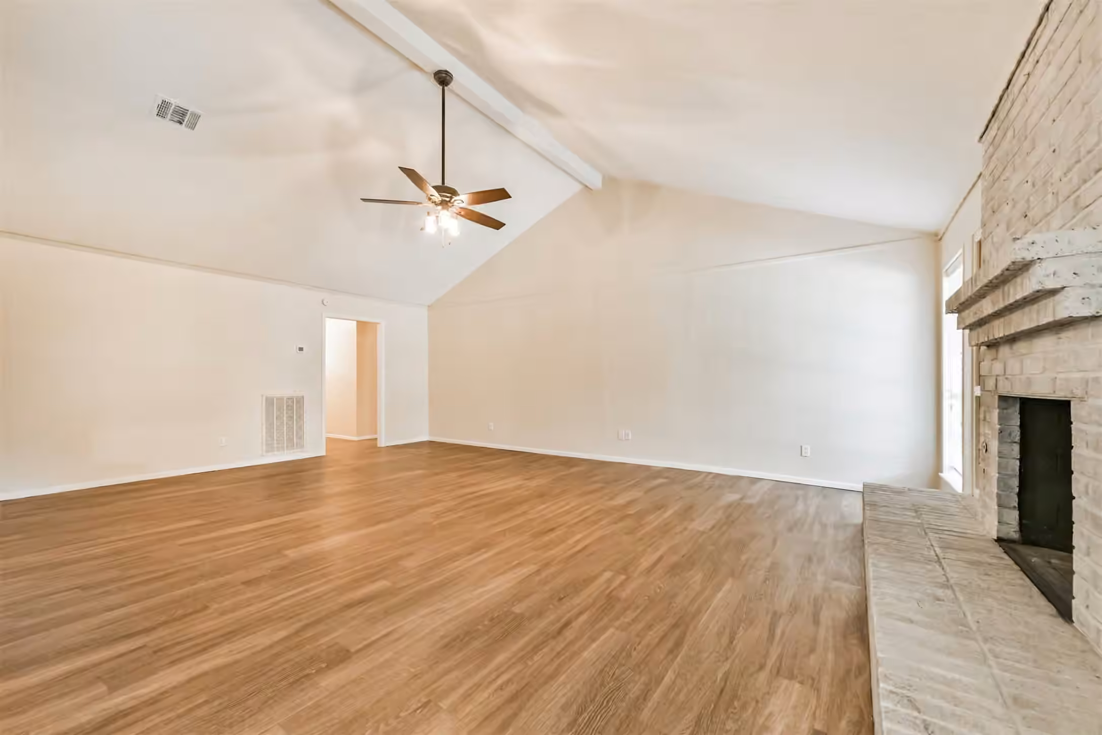 Photo 5 of 2230 E Clare Street, Deer Park, TX
