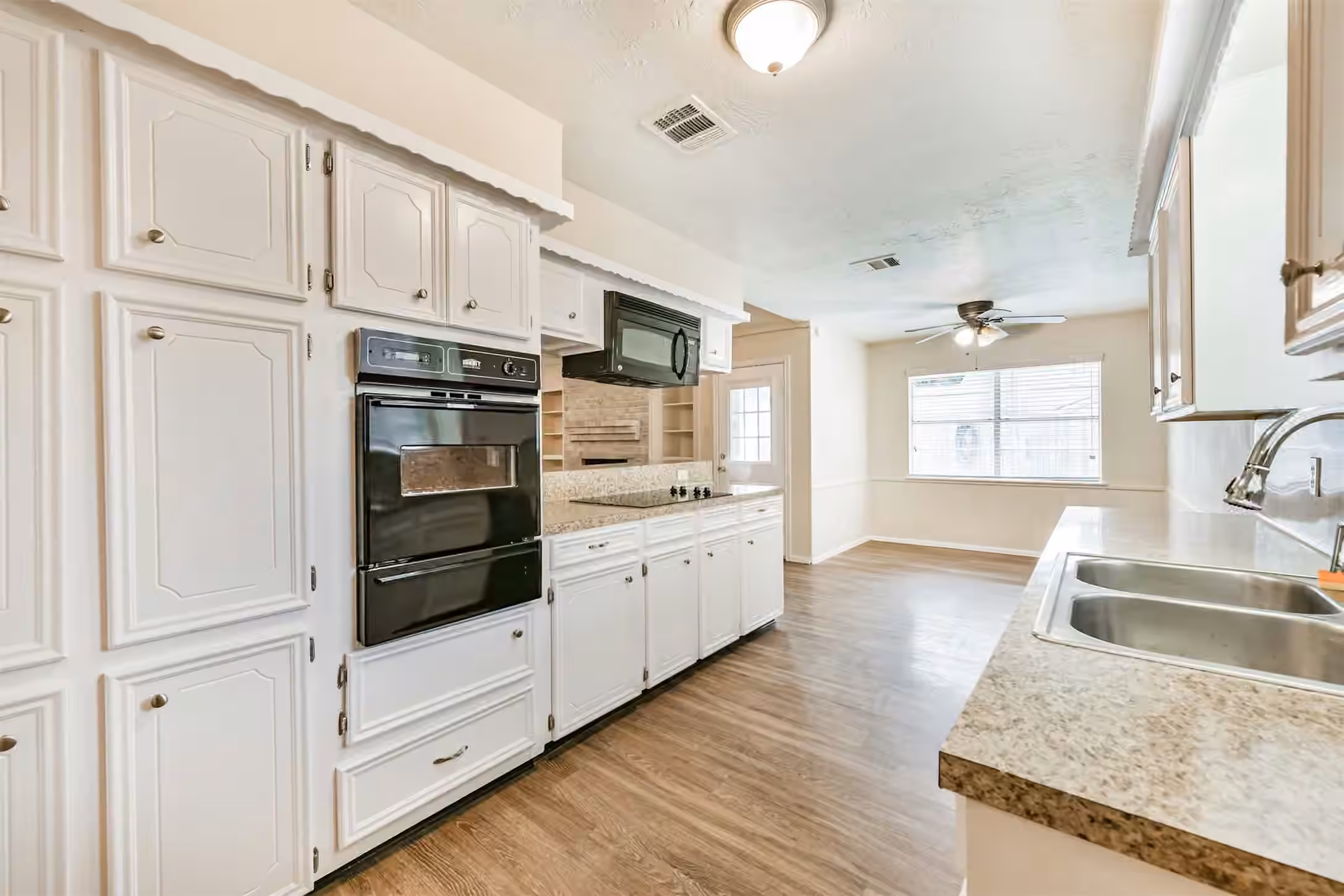 Photo 7 of 2230 E Clare Street, Deer Park, TX