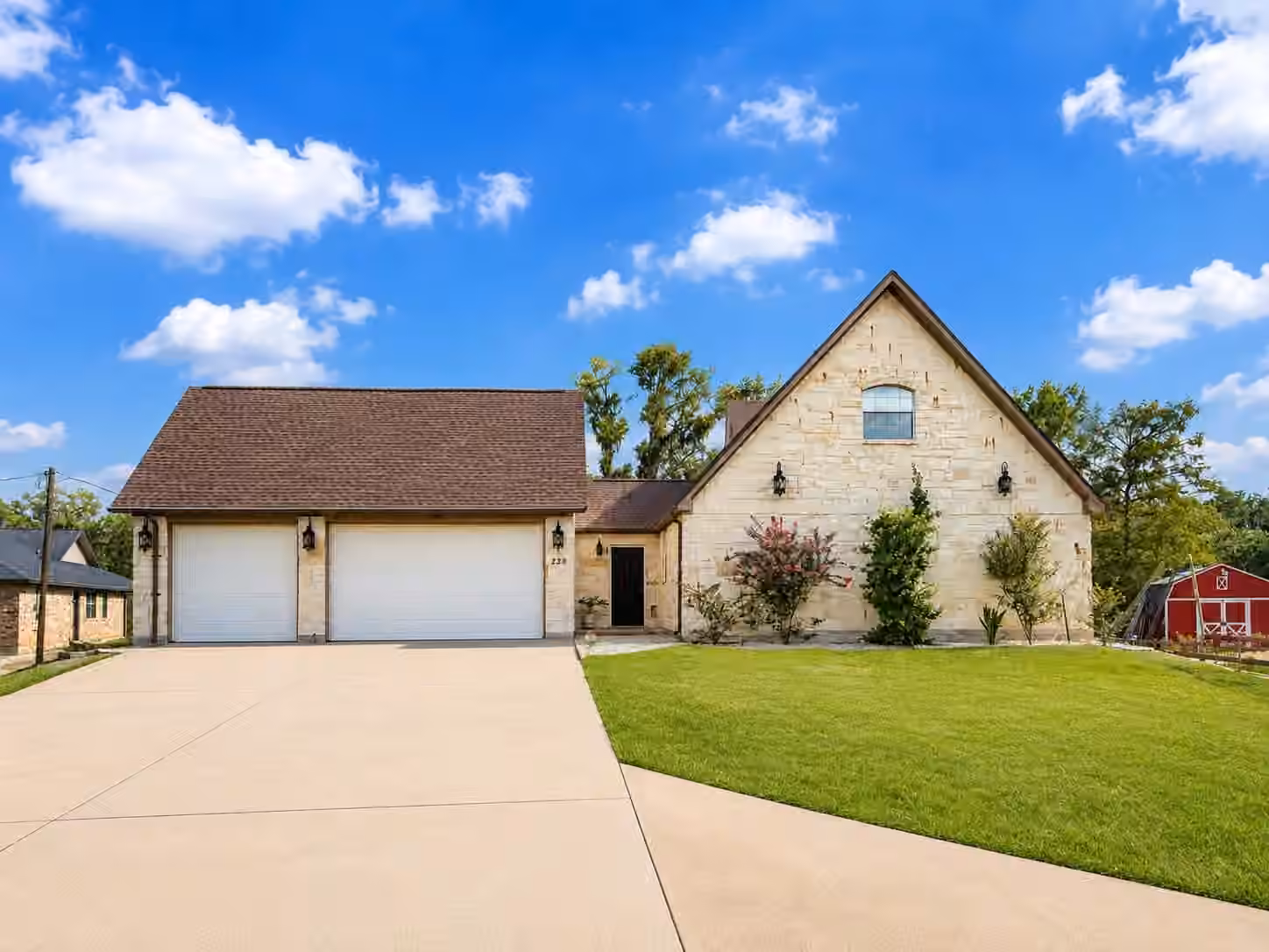 Photo of 228 Fawn Trail, Lake Jackson, TX 77566