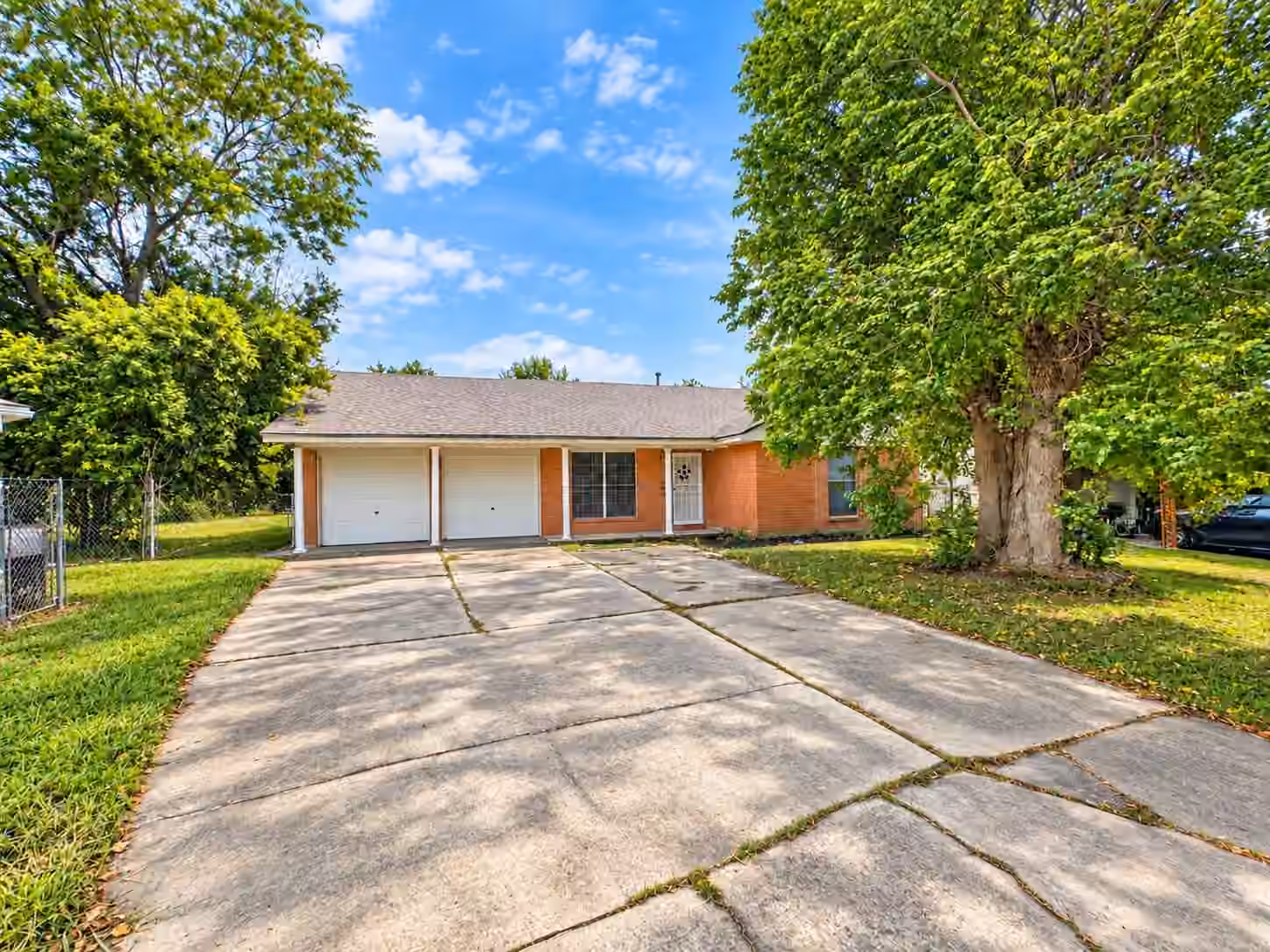 Photo 3 of 10807 Safeguard Street, Houston, TX