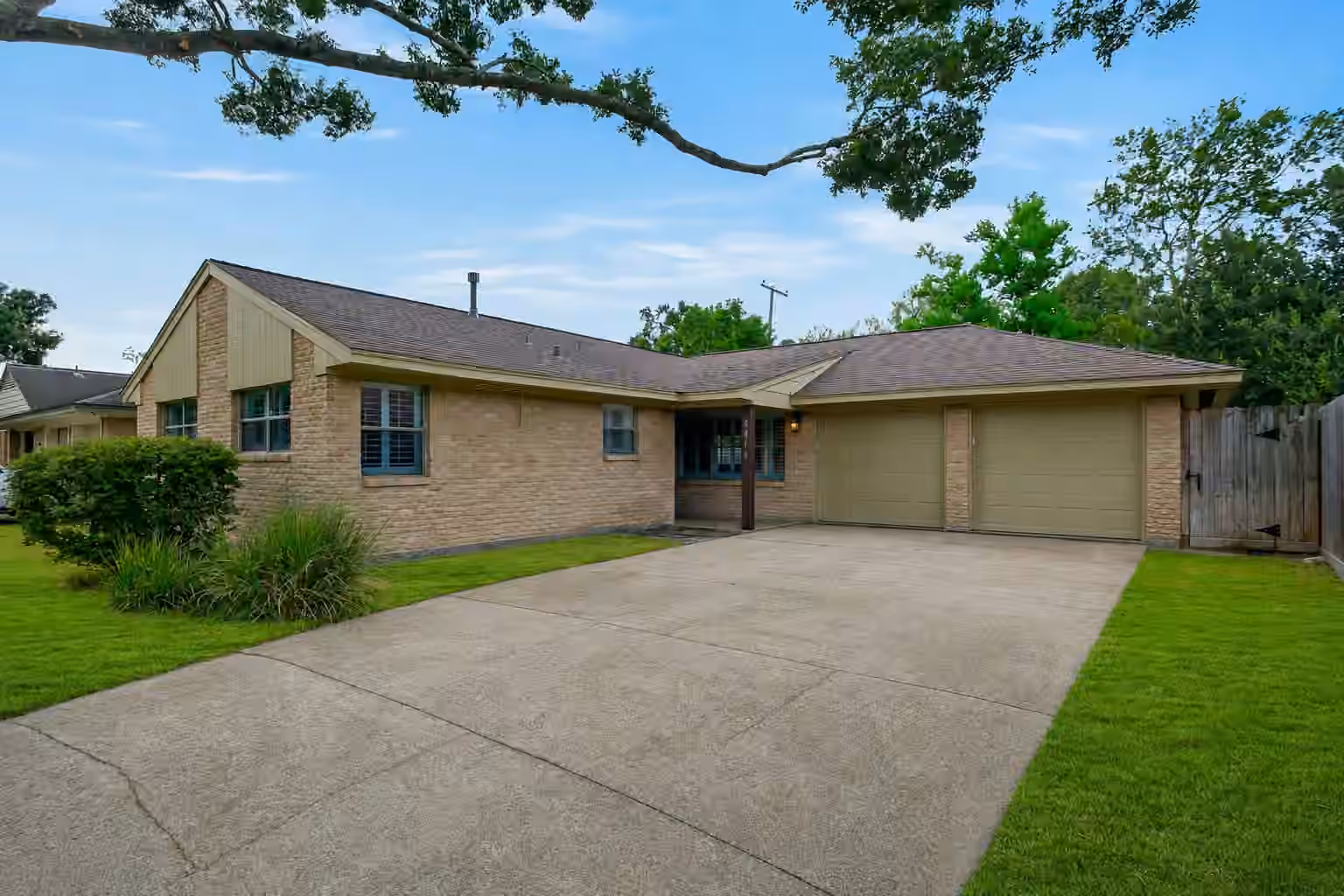 Photo 2 of 4415 Spellman Road, Houston, TX