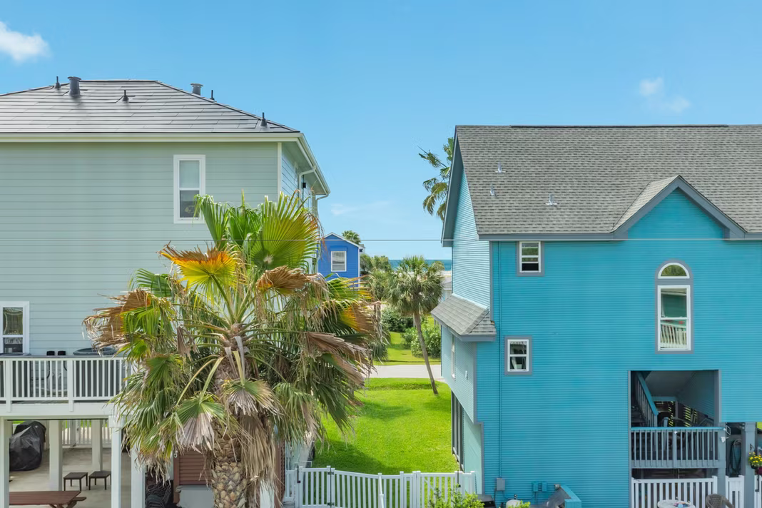 Photo 5 of 13711 Pirates Beach Boulevard, Galveston, TX