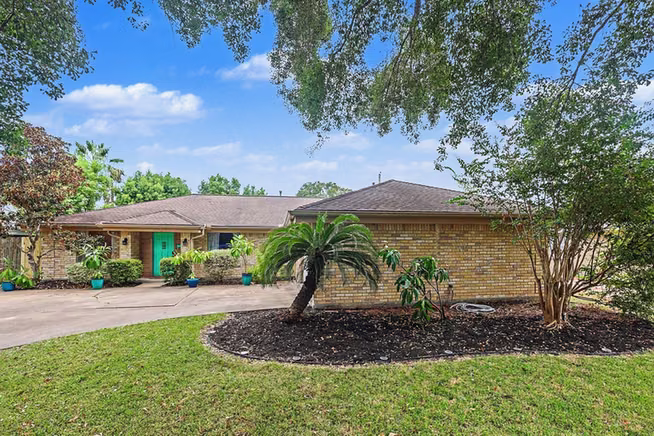 Photo 2 of 631 Bayview Drive, El Lago, TX