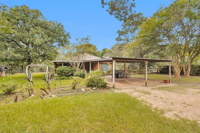 Photo 3 of 16014 Post Oak Road, Plantersville, TX