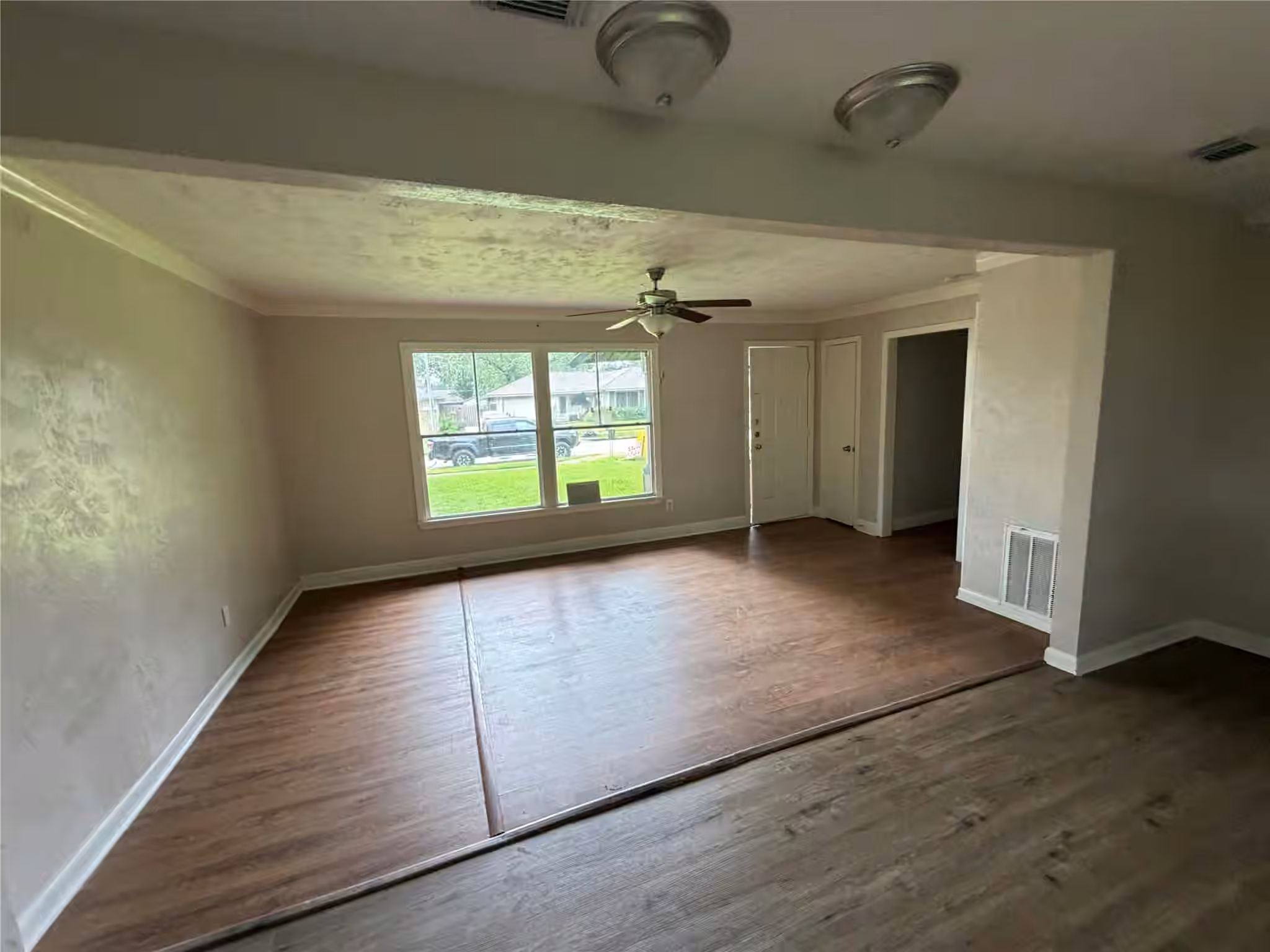 Photo 2 of 822 Harvard Street, Deer Park, TX