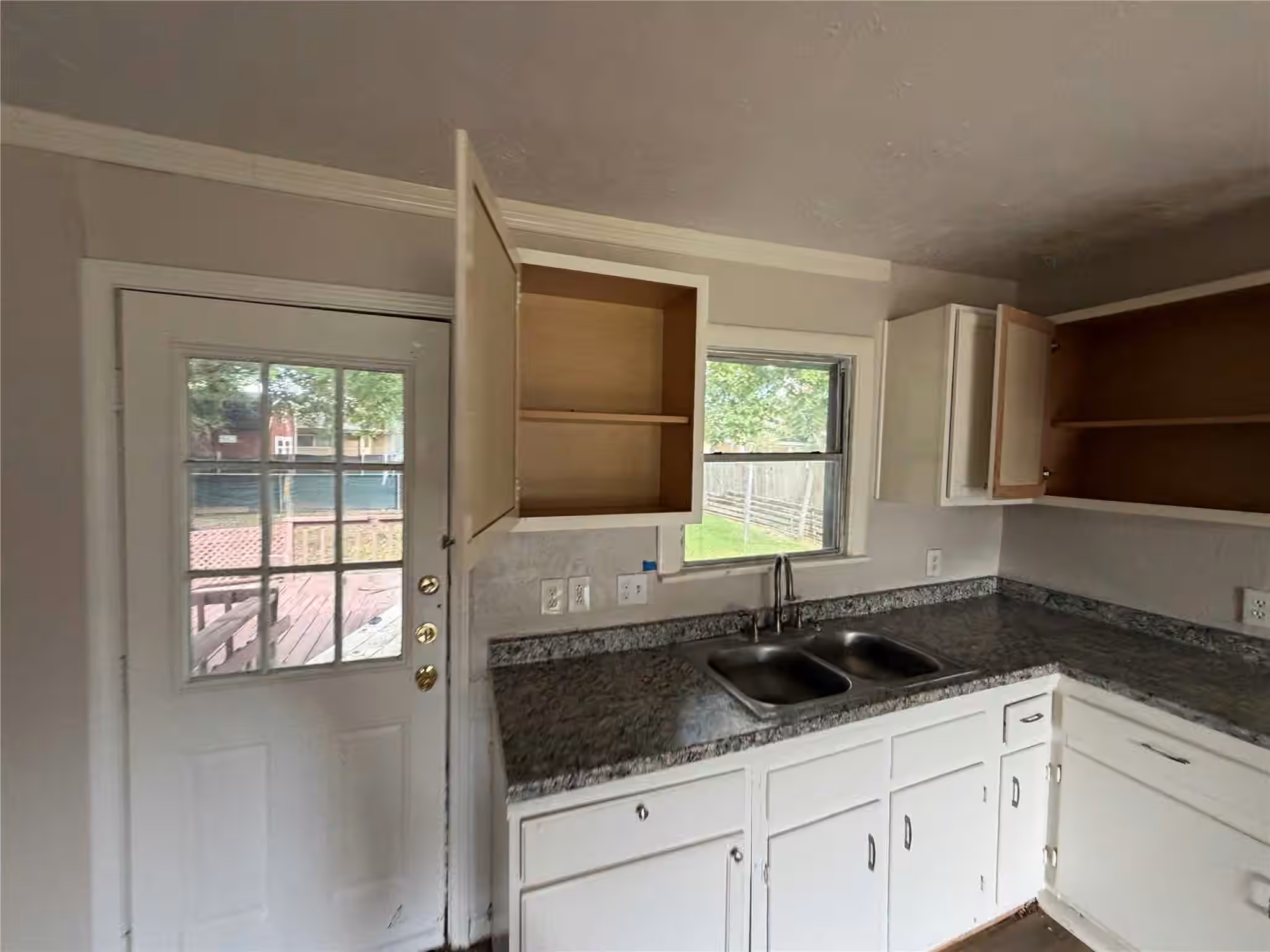 Photo 6 of 822 Harvard Street, Deer Park, TX