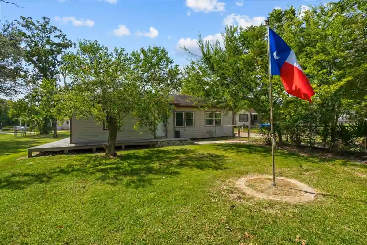 Photo 3 of 4018 Fm 646 Road N, Santa Fe, TX