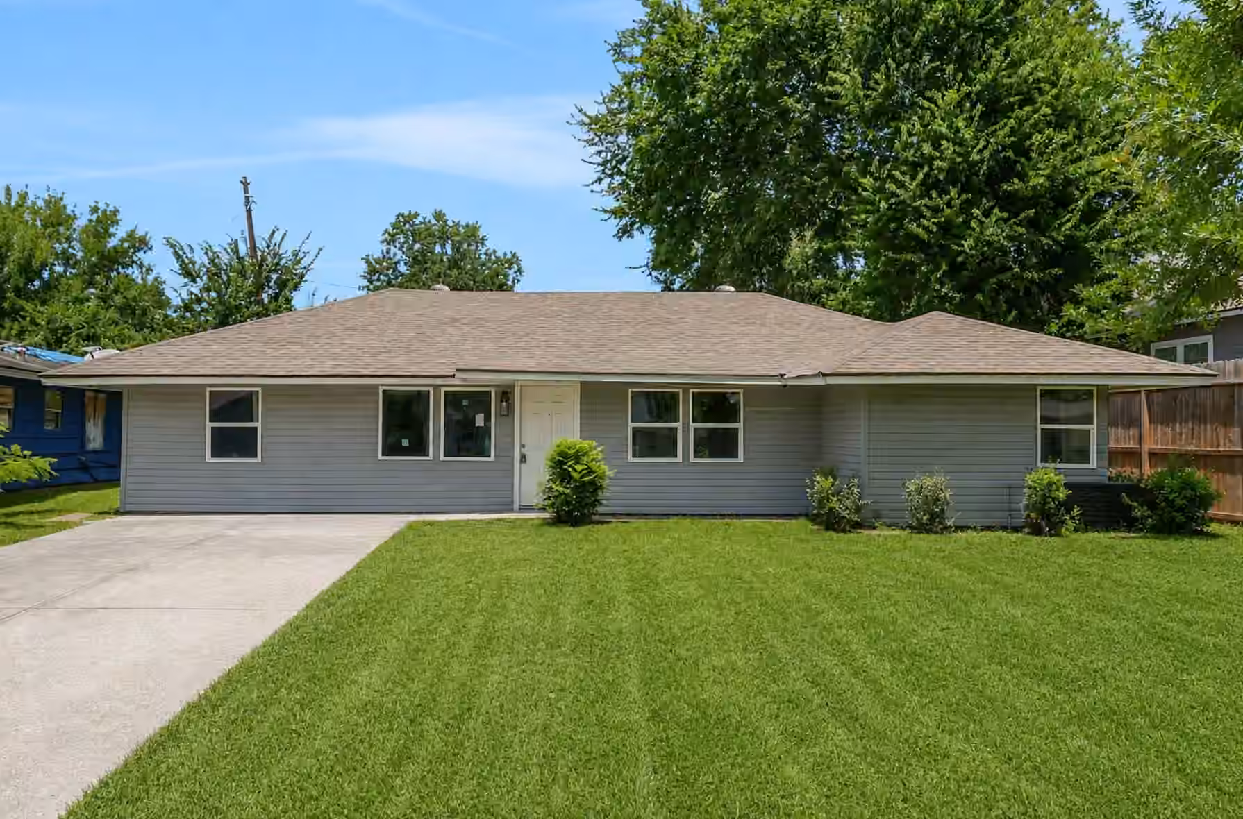 Photo 2 of 5823 Lyndhurst Drive, Houston, TX
