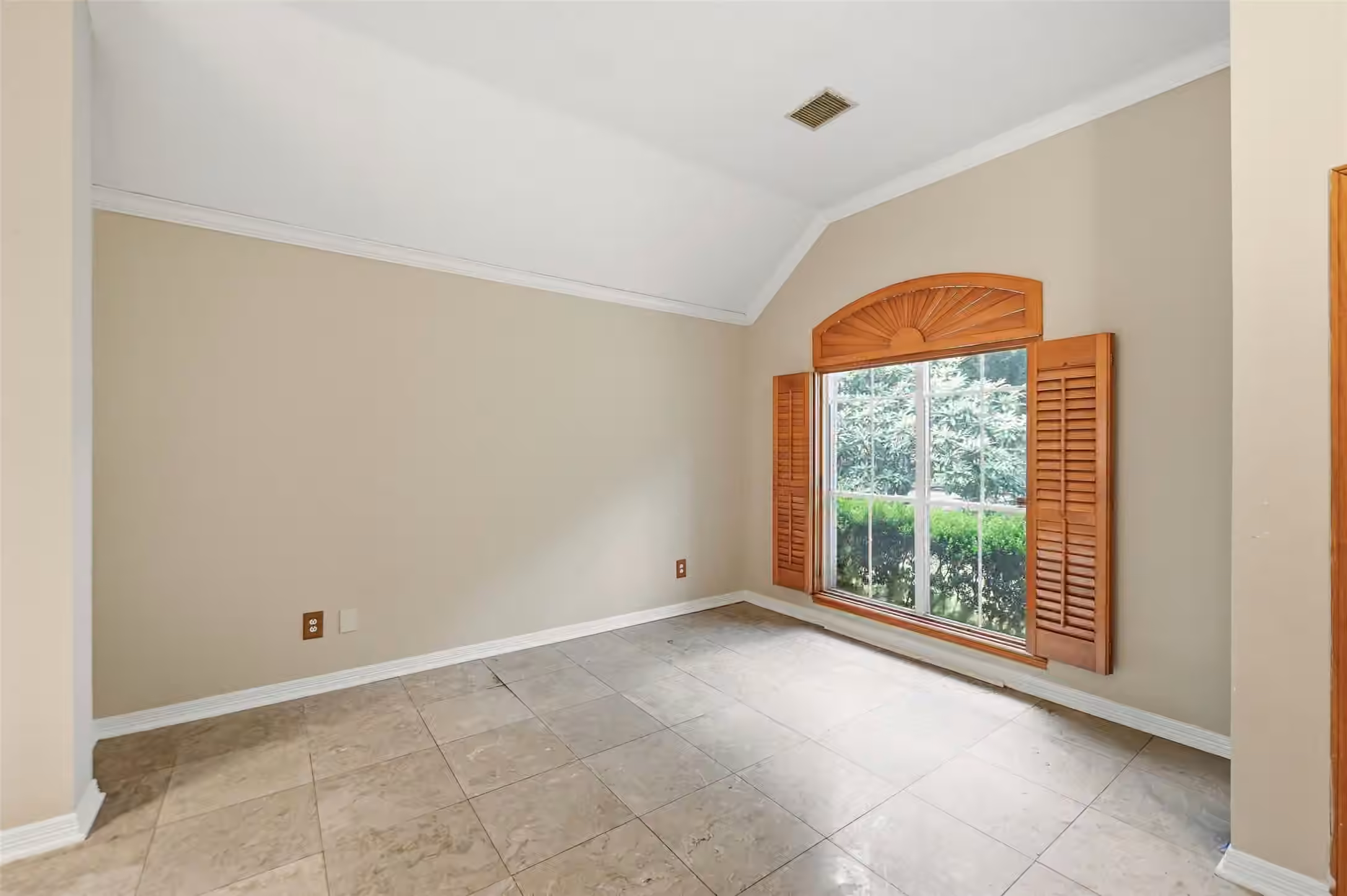 Photo 6 of 14015 Crown Glen Court, Houston, TX