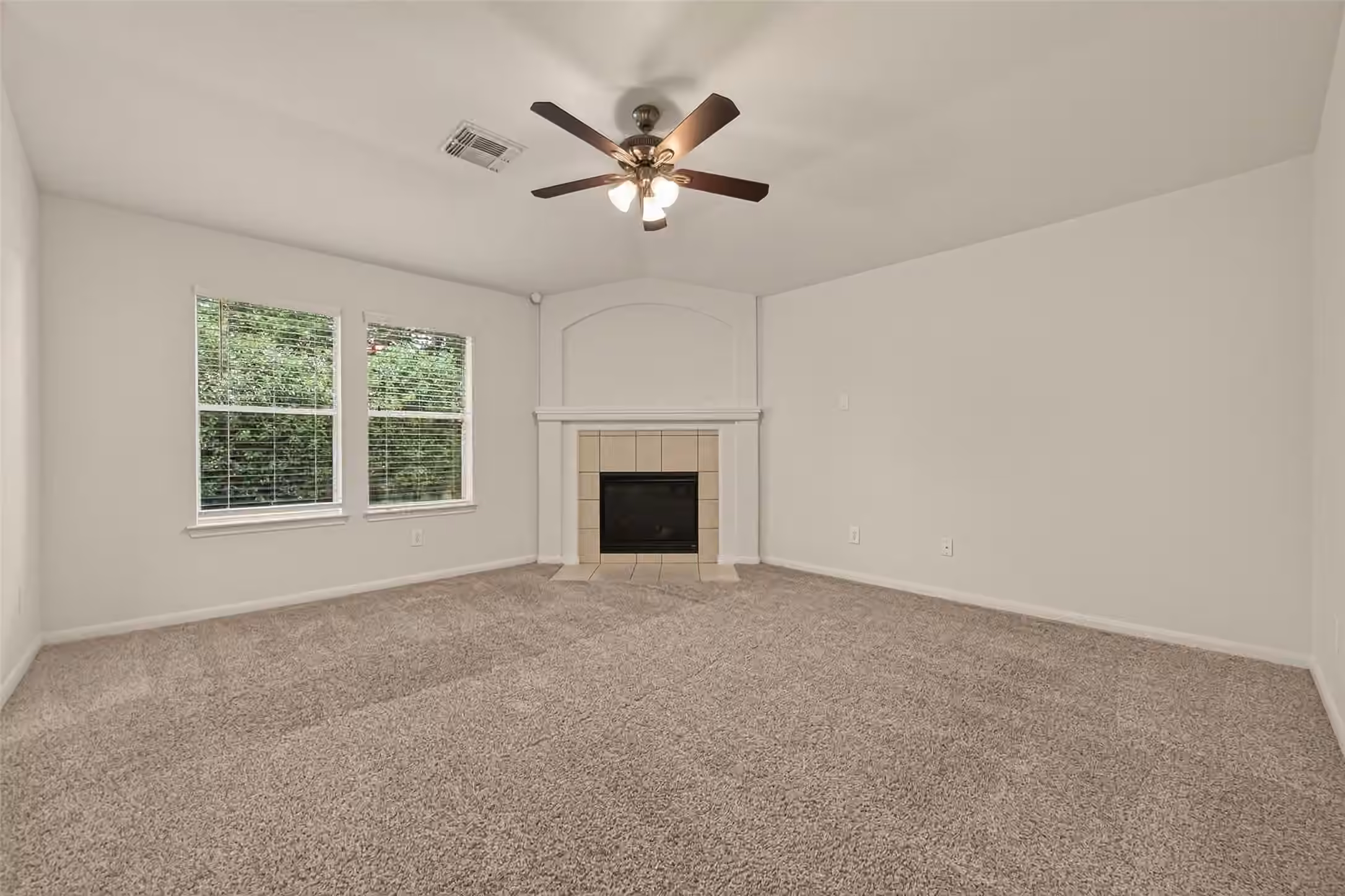 Photo 5 of 13109 Rippling Creek Lane, Pearland, TX