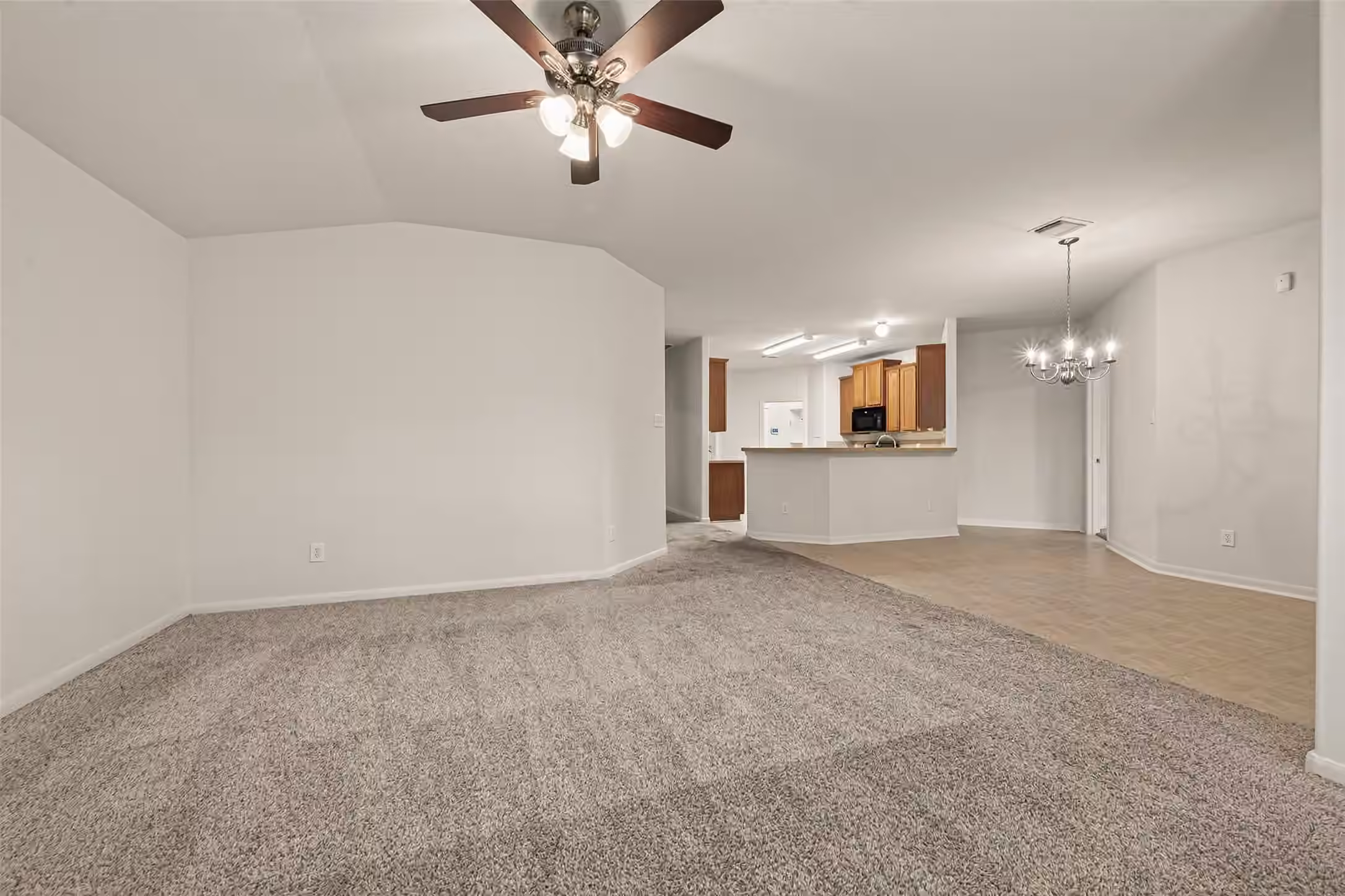 Photo 6 of 13109 Rippling Creek Lane, Pearland, TX