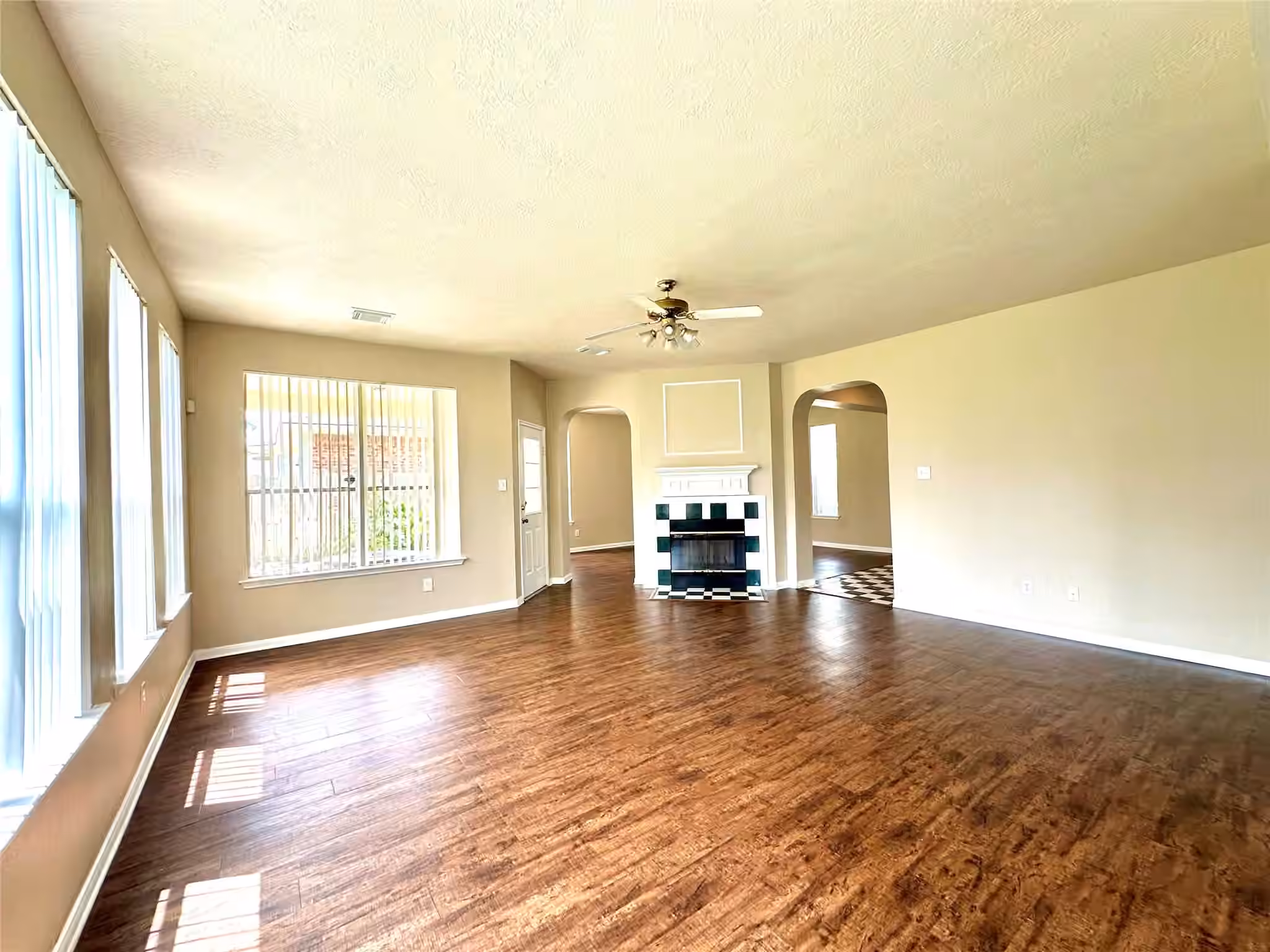 Photo 7 of 8303 Cliffshire Court, Houston, TX