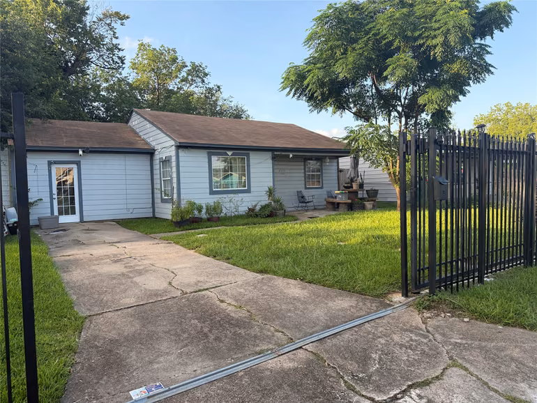 Photo of 2305 Windsor Lane, Pasadena, TX