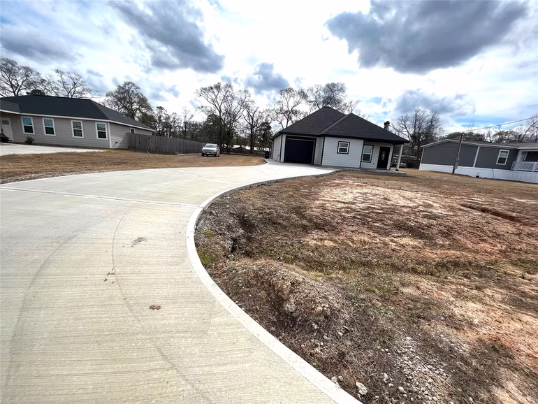 Photo 2 of 14952 Forest Castle Road, Conroe, TX