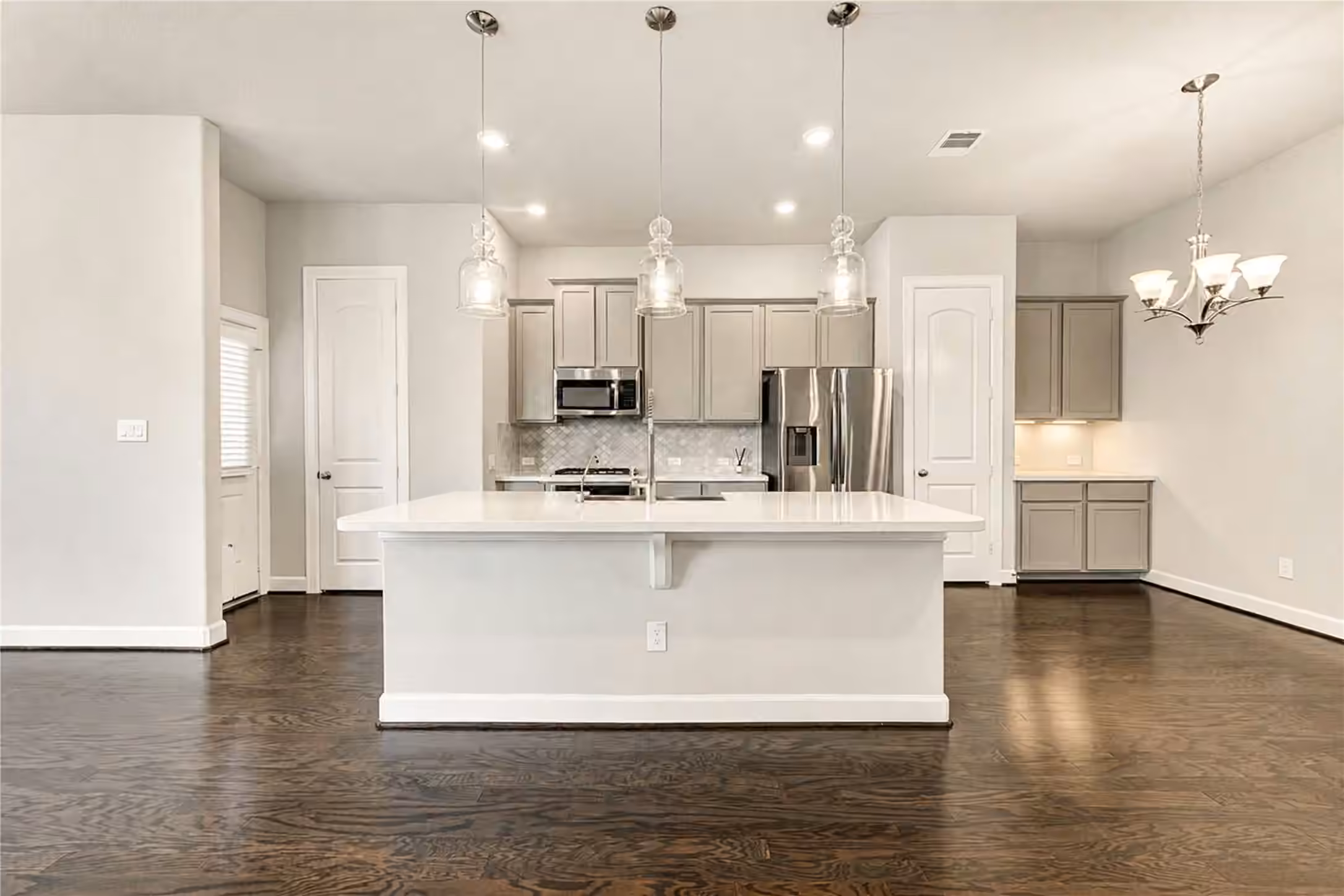 Photo 5 of 1905 Kirby Landing Drive, Houston, TX