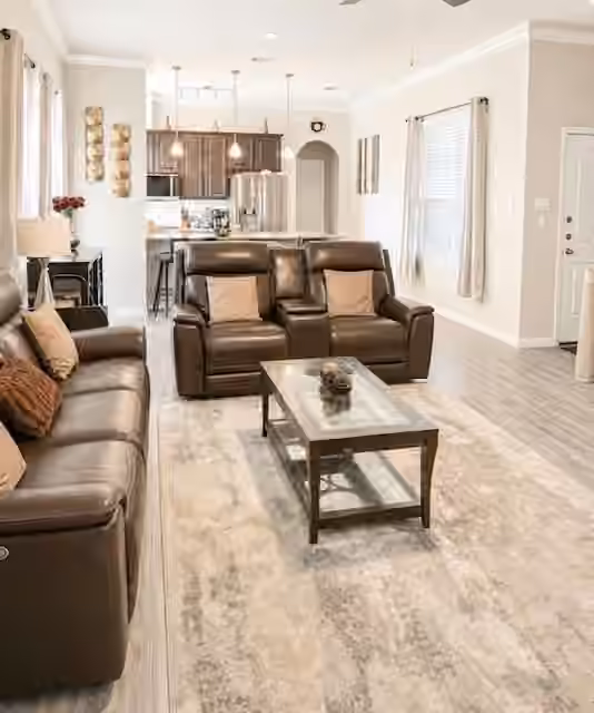 Photo 3 of 915 Lakeland Circle, Rosharon, TX