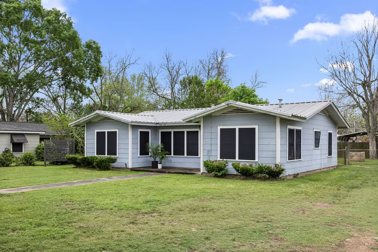 Photo 2 of 209 3rd Avenue, Columbus, TX