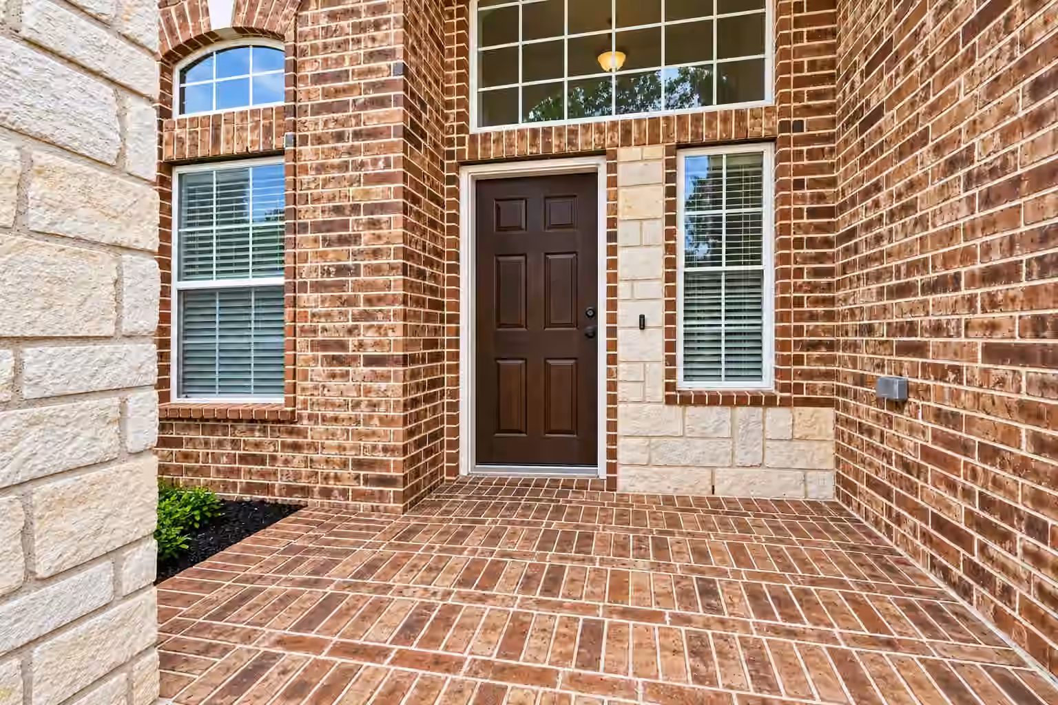 Photo 3 of 1439 Barras Street, Alvin, TX