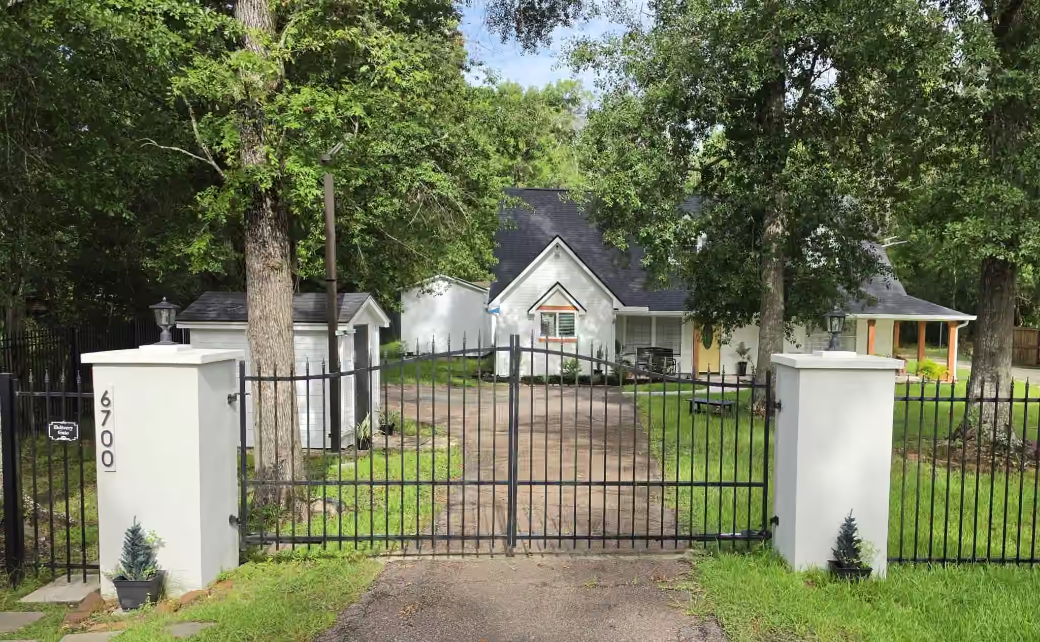 Photo 2 of 6700 Magnolia Trail, Conroe, TX