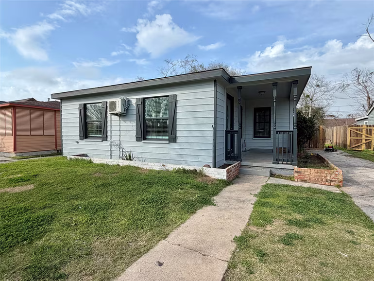 Photo of 1214 W 5th Street, Freeport, TX