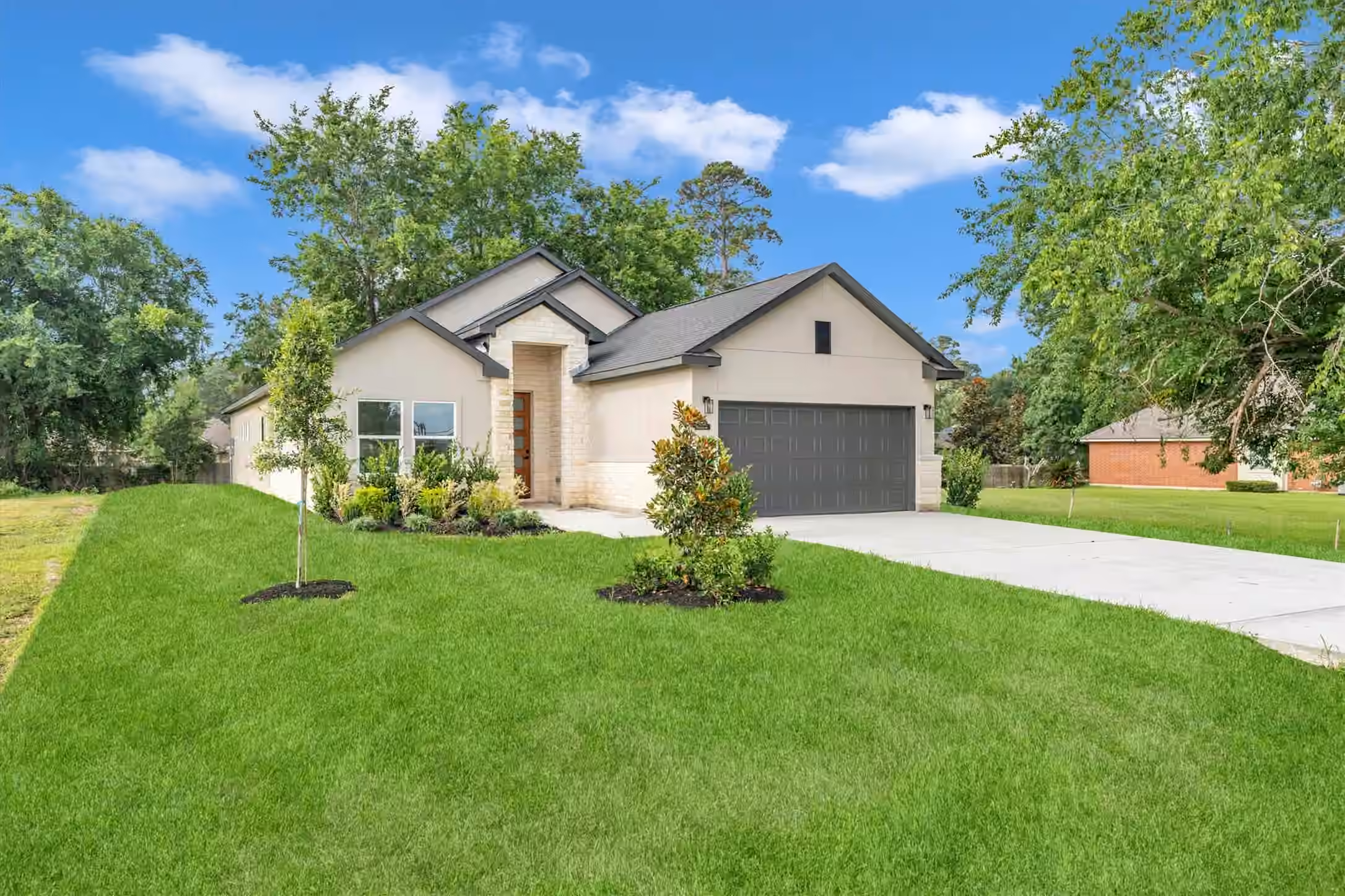 Photo 4 of 12425 Walden Road, Montgomery, TX