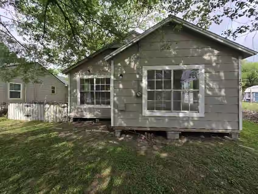 Photo 2 of 208 S 6th Street, Highlands, TX