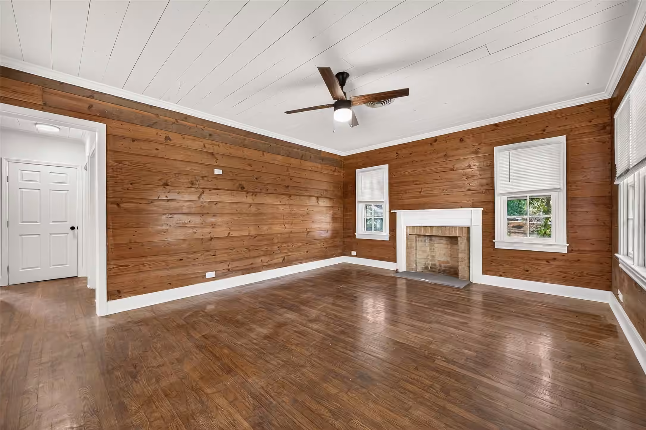 Photo 3 of 321 S Arcola Street, Angleton, TX 77515