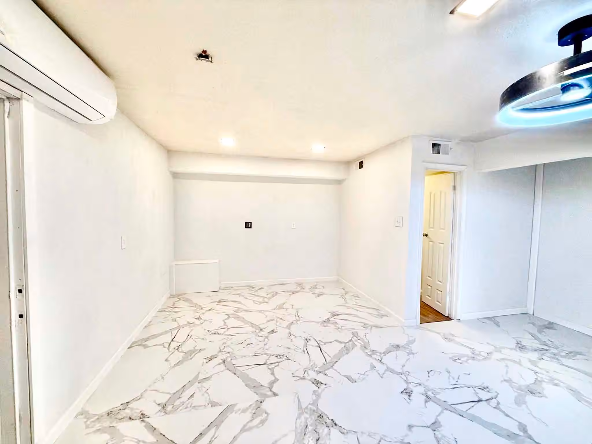 Photo 4 of 11919 Beechnut Street, Houston, TX