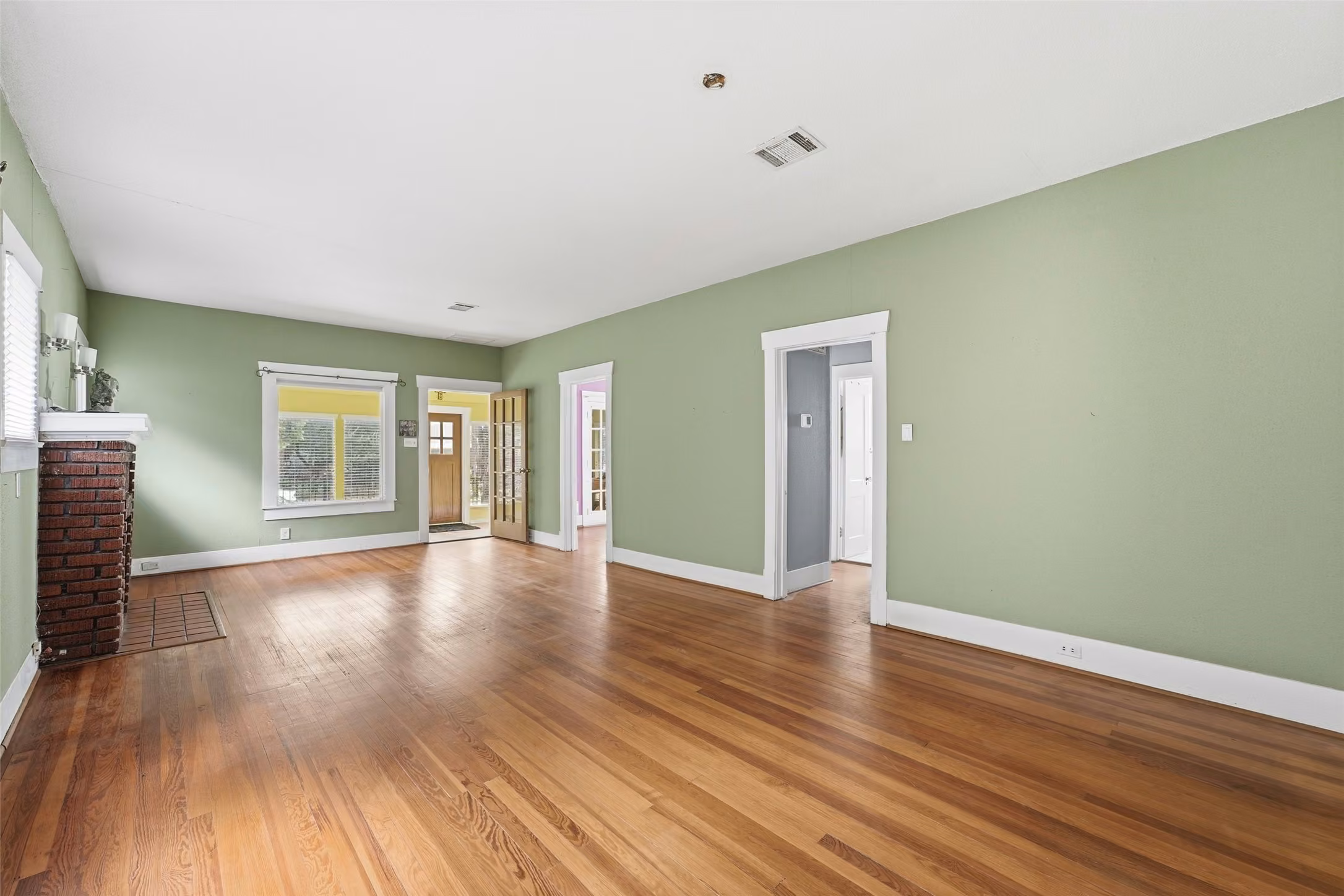 Photo 5 of 3211 Beauchamp Street, Houston, TX