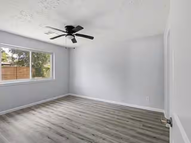 Photo 7 of 10146 Valley Club Drive, Houston, TX