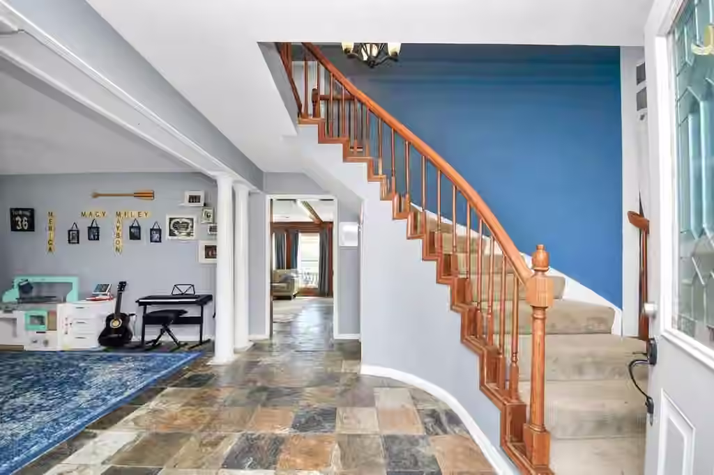 Photo 4 of 16406 Shady Elms Drive, Houston, TX