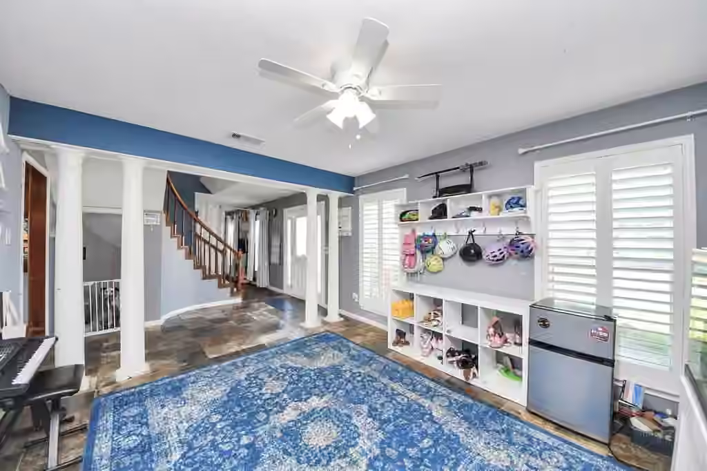 Photo 5 of 16406 Shady Elms Drive, Houston, TX