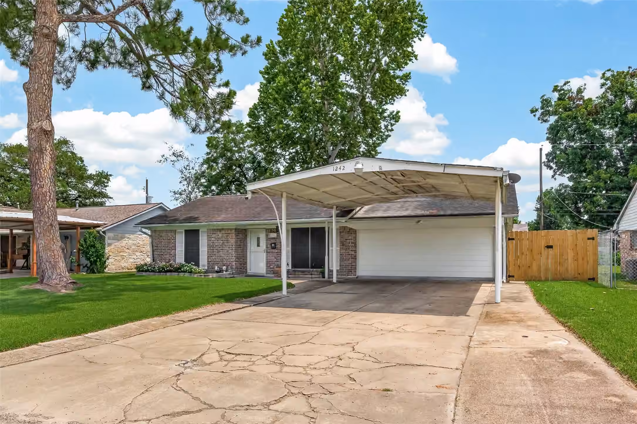 Photo 4 of 1242 Wardmont Street, Houston, TX