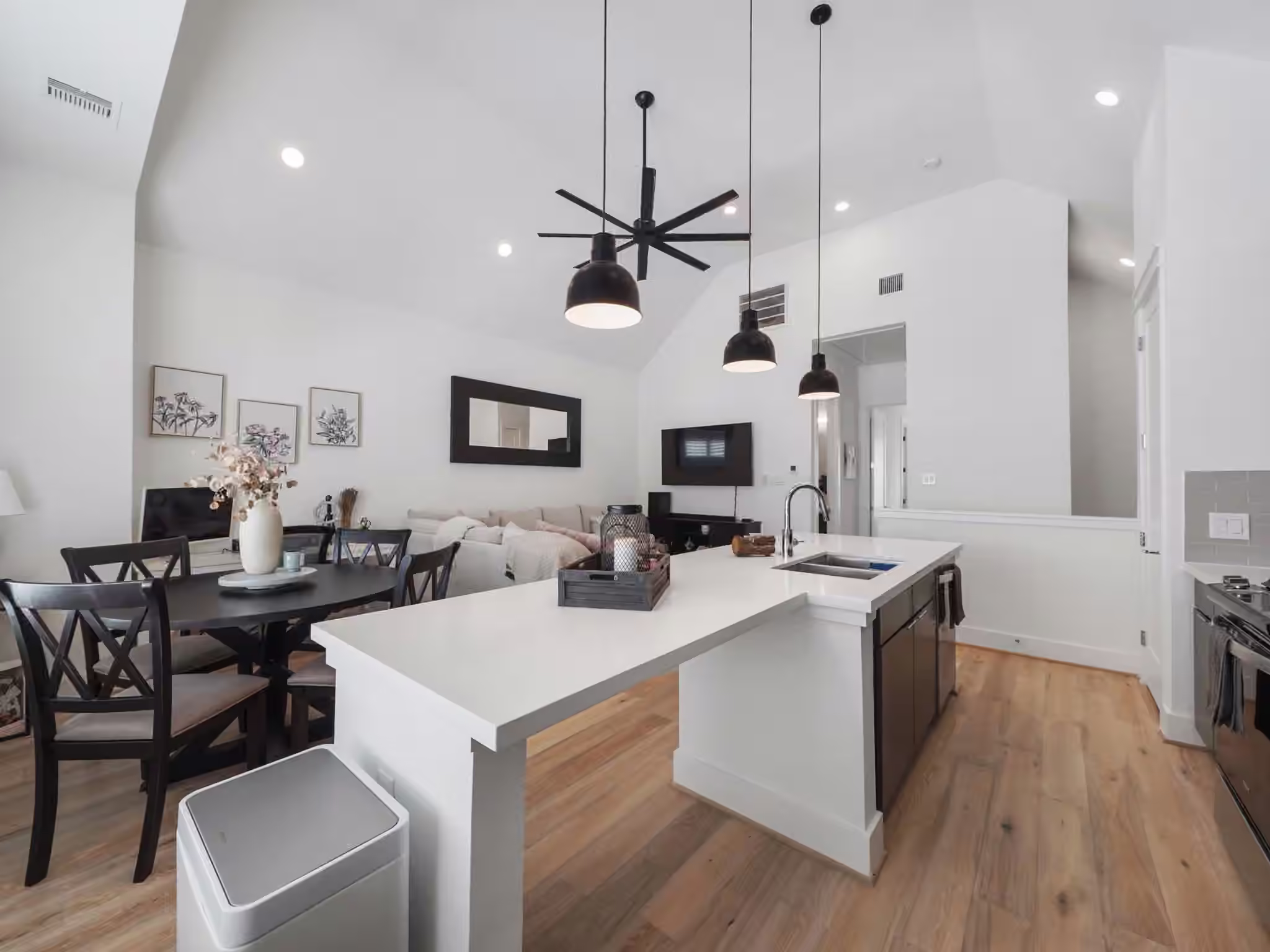 Photo 6 of 1218 W 24th Street D, Houston, TX