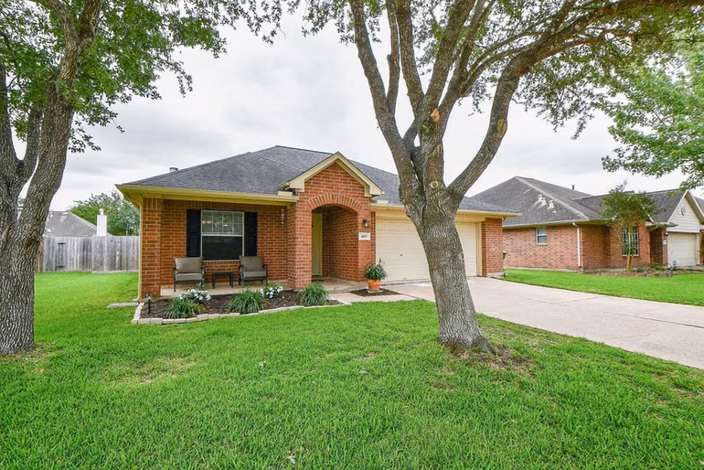 Photo 2 of 4107 Merlet Drive, Pearland, TX