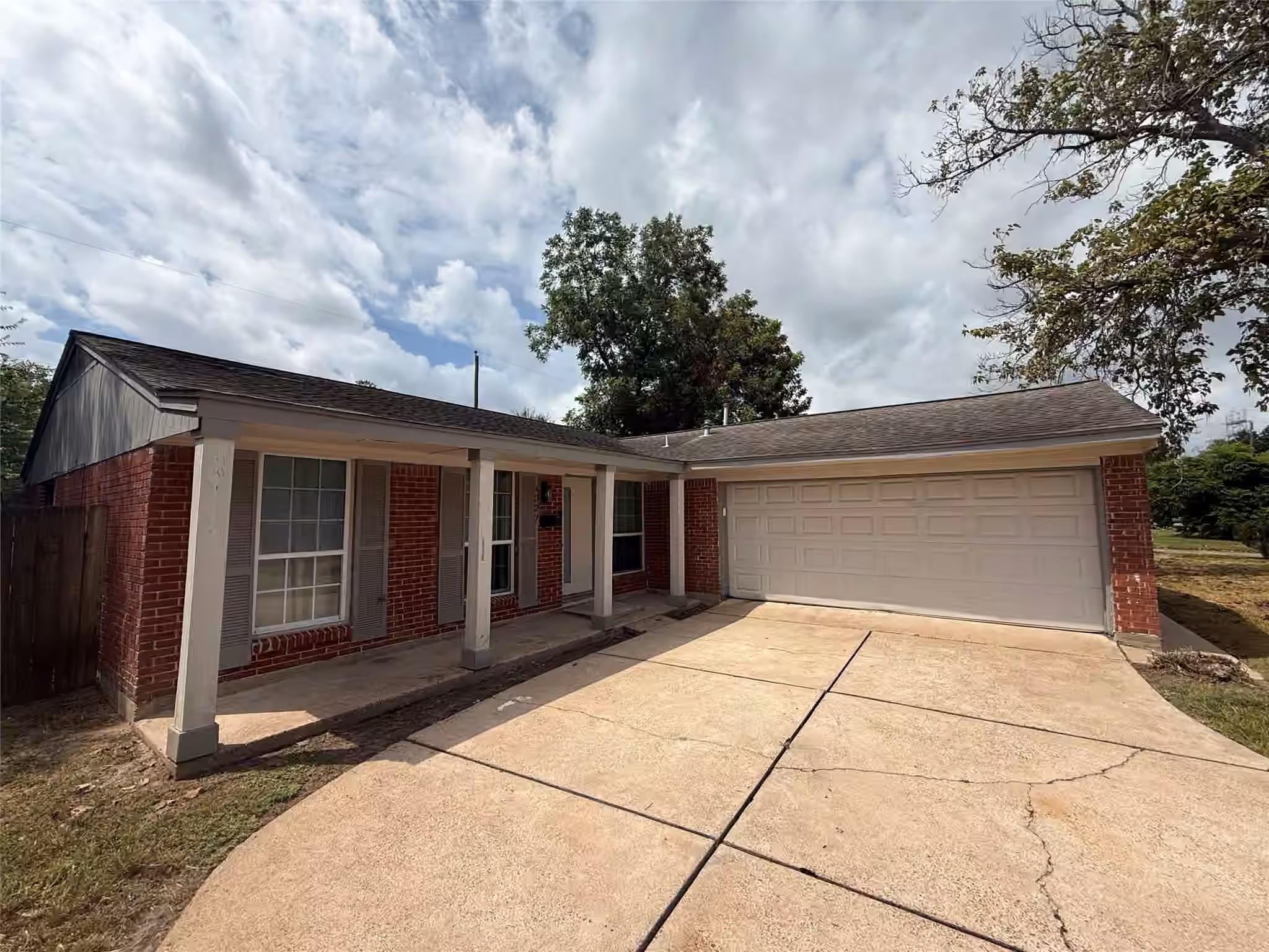 Photo 2 of 4327 Oakside Drive, Houston, TX