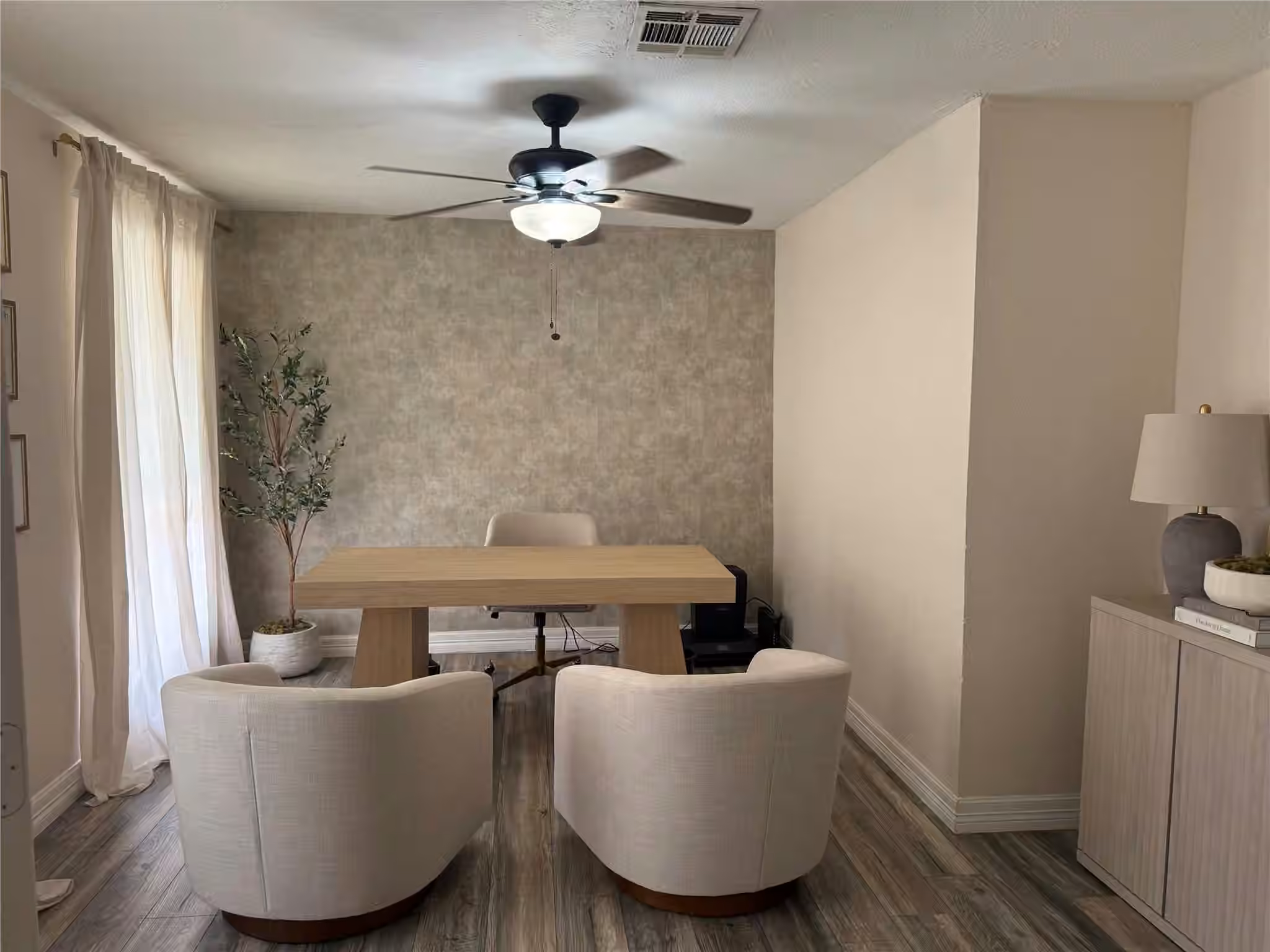 Photo 4 of 4327 Oakside Drive, Houston, TX