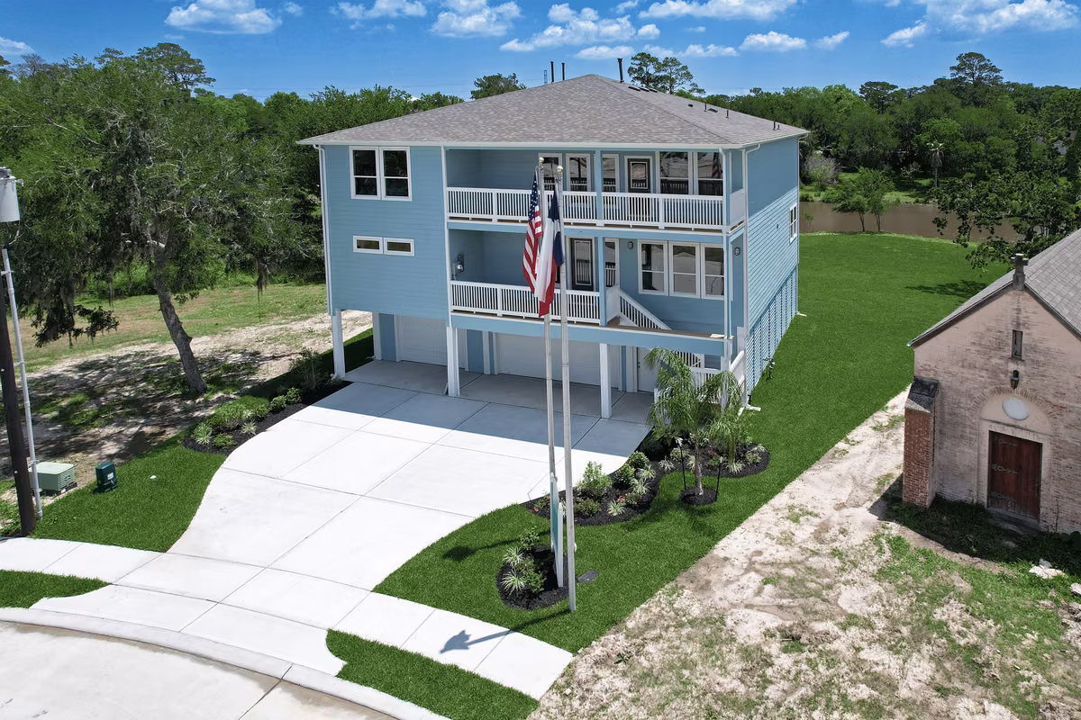 Photo of 3921 Peacock Isle Drive, Dickinson, TX 77539