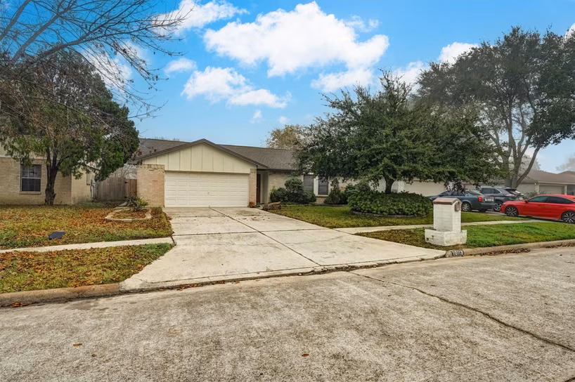 Photo of 10118 Fernstone Lane, Houston, TX 77070