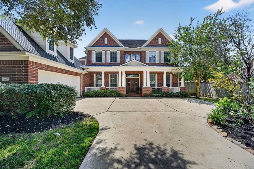 Photo 2 of 4627 Lake Knoll Court, Sugar Land, TX
