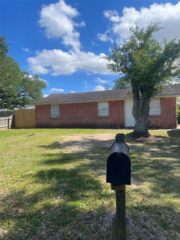 Photo 2 of 1801 Cardinal Drive, League City, TX
