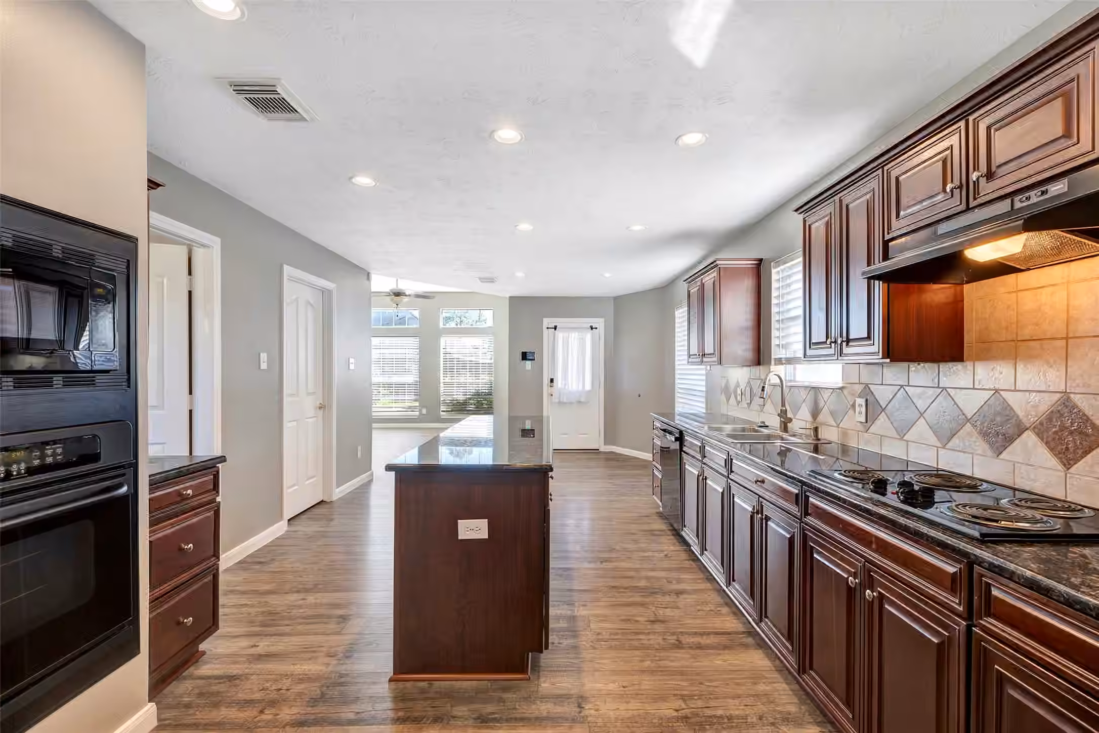Photo 5 of 11514 Tara Place, Pearland, TX