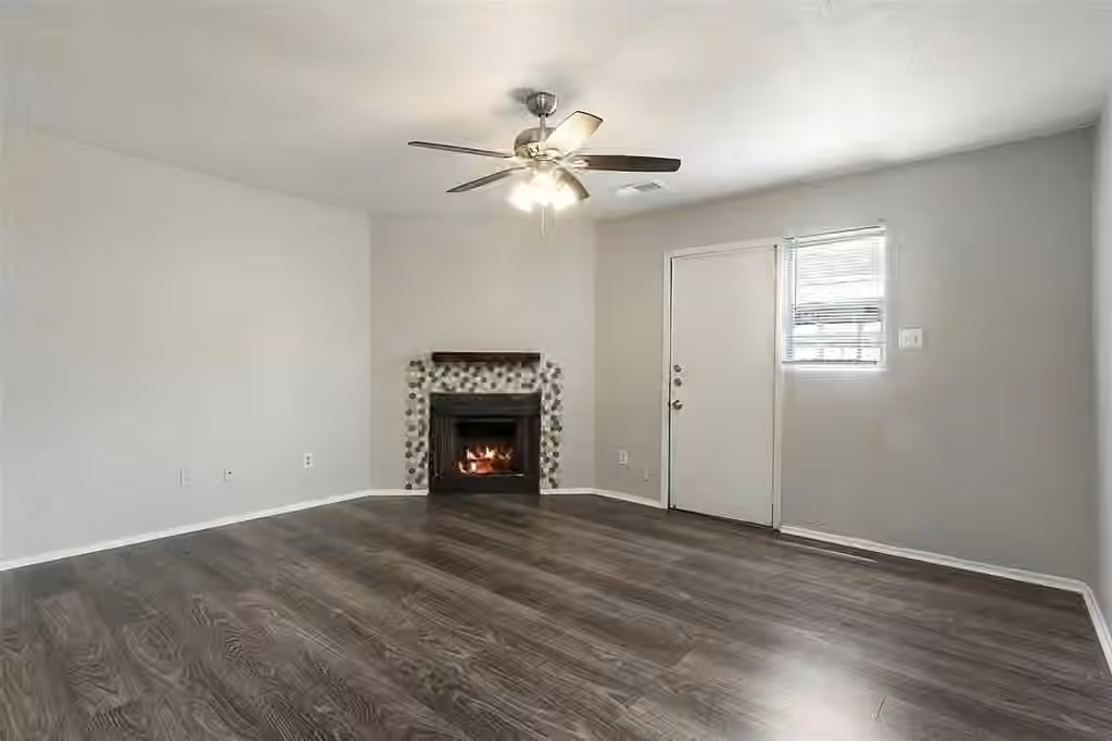 Photo 3 of 8704 Victorian Village Drive 8704, Houston, TX