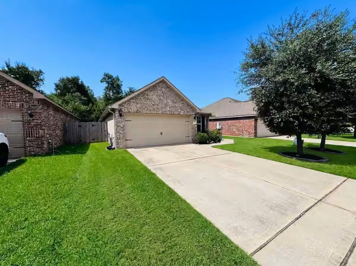 Photo 2 of 15931 Newport Place, Crosby, TX